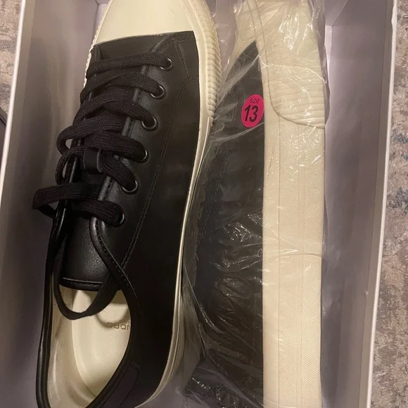 Low-top leather trainersLogin to add to Wish list
